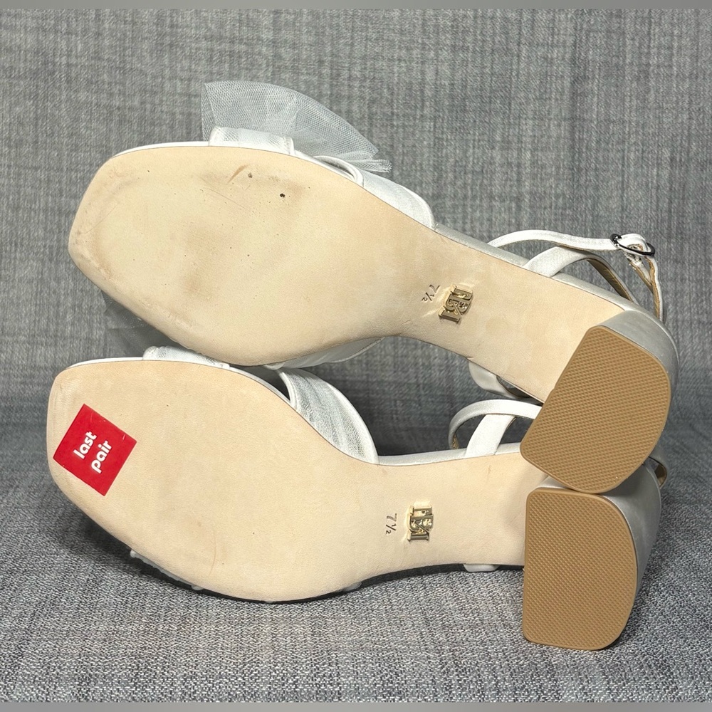 Badgley Mischka Tess Tulle Bow Block Heel Sandals White Satin Size 7.5 - Picture 6 of 7